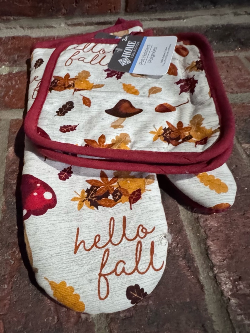 New with Tags HomeEssentials "Hello Fall" Autumn Oven Mitt & Pot Holder Set of 3